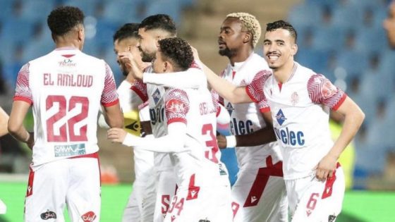 الوداد يعود بالإنتصار من قلب الجزائر بعشرة لاعبين ويضع قدماً في نصف نهائي أبطال أفريقيا