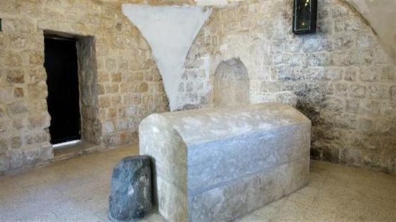 إسرائيل تتهم فلسطينيين بتخريب “قبر النبي يوسف”