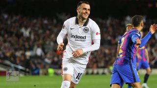 الدوري الأوروبي/ آينتراخت فرانكفورت يُسقِط برشلونة بـ”ثلاثية” في مفاجأة كبيرة ويصعد للمربع الذهبي