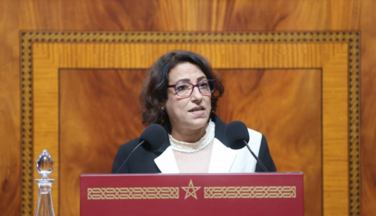 طريق متدهورة ومزرية ضواحي القنيطرة تجر وزير التجهيز إلى المساءلة