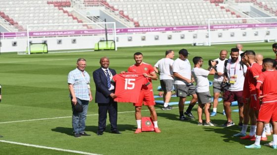 مونديال قطر 2022 .. موتسيبي ولقجع في زيارة للمنتخب المغربي
