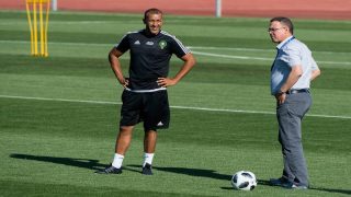 الكاف يوقف مصطفى حجي ل 5 سنوات